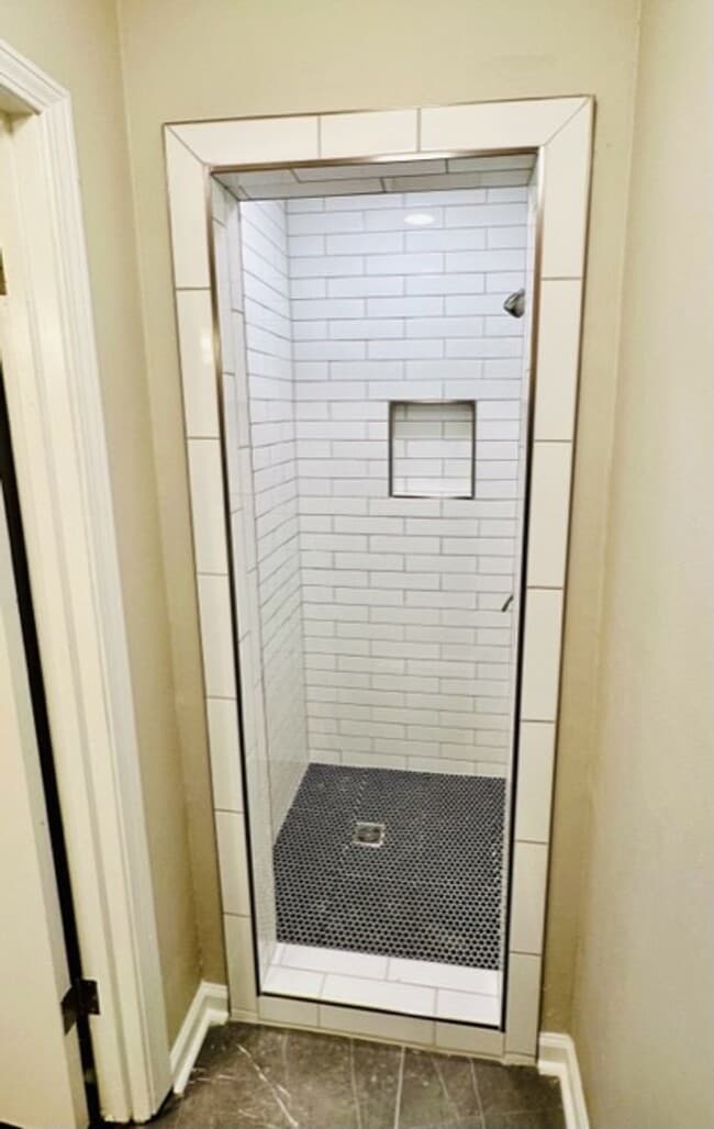 Building Photo - 3 bedroom, 2 bath near Whitten and Elmore with update bathrooms