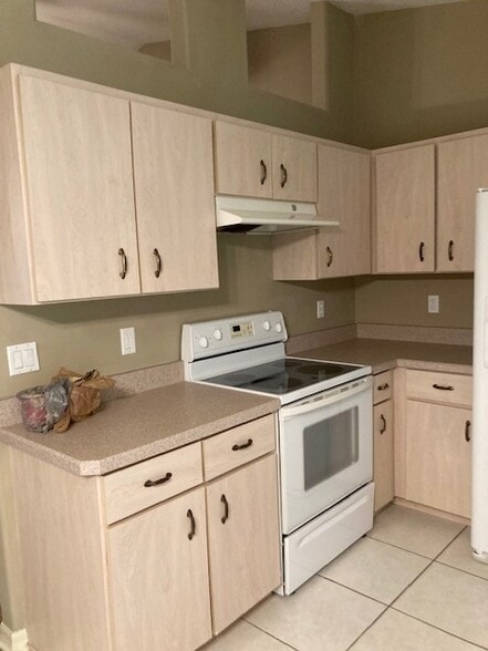 Building Photo - 6 Pony Ln