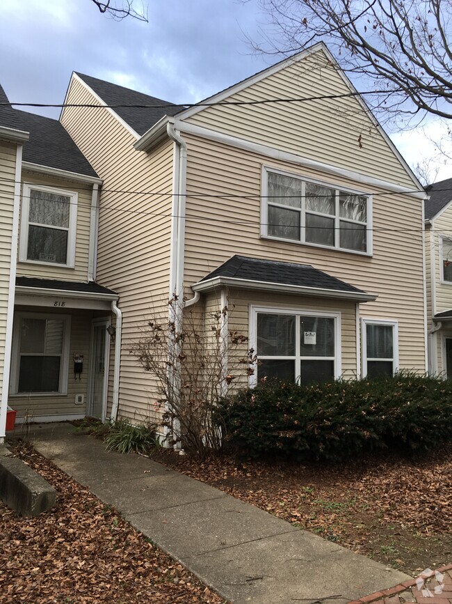 Building Photo - 818 Rubel Ave