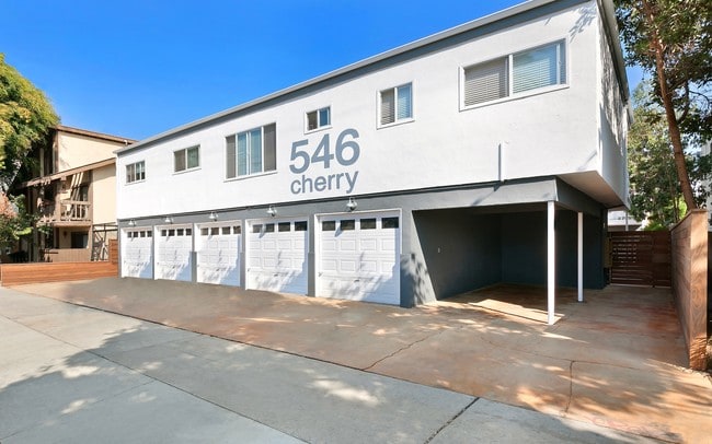 4 - 546 Cherry Ave