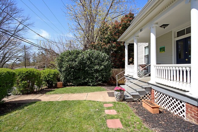 Building Photo - Charming Pet-Friendly Downtown Home Near UVA Medical Center