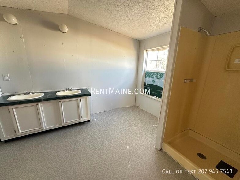 Building Photo - 20 Bearberry Rd