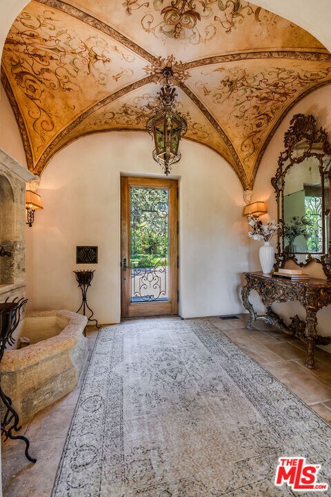 Building Photo - 1550 Amalfi Dr