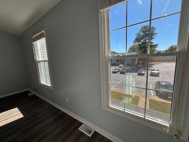 Building Photo - 119 Sterling Ct