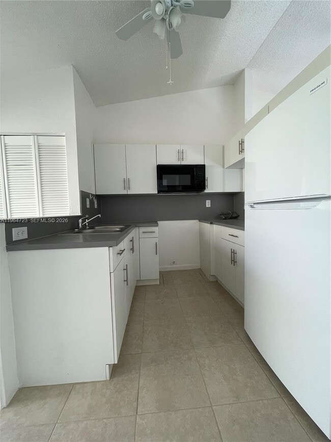 Building Photo - 1210 San Remo Cir