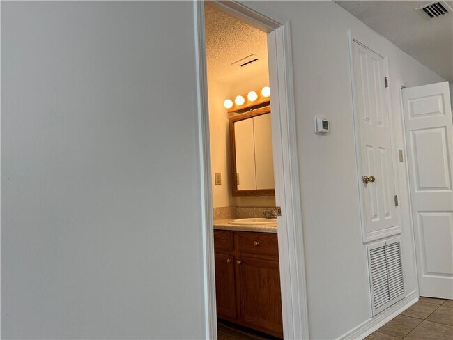 Building Photo - 132 Bayou Sara Ave