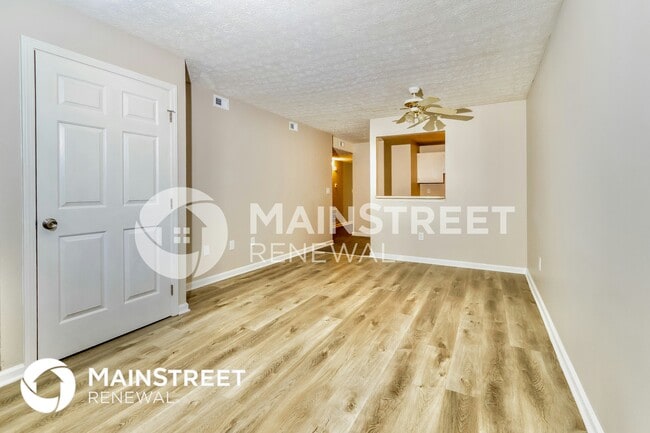 Building Photo - 2913 Dumesnil St