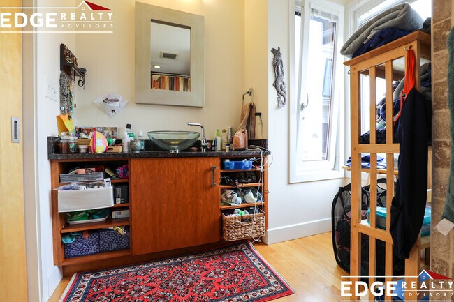 Building Photo - 133 Elm St