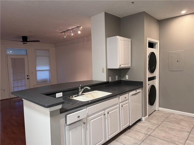 Building Photo - 955 Juniper St NE