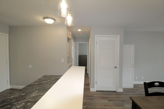 Building Photo - 1396 Hunters Rd