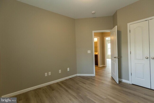 Building Photo - 438 Ives St