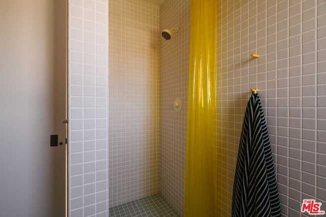 Building Photo - 1097 W Kensington Rd