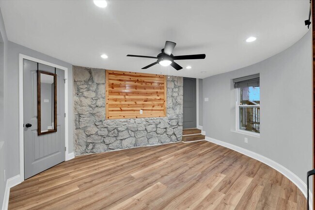Building Photo - 3/2 Available Now