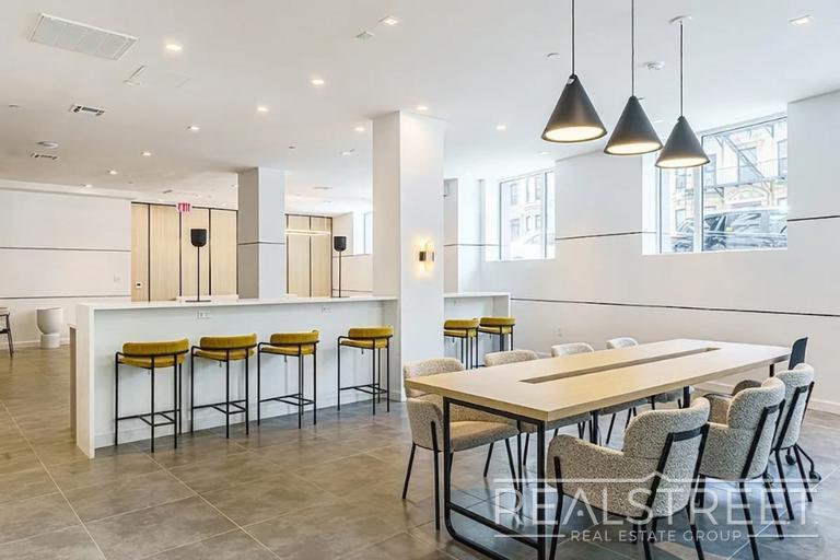 Building Photo - 1499 Bedford Ave