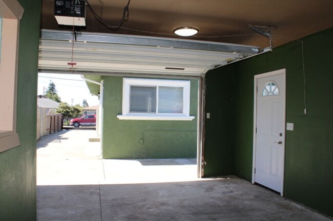 Building Photo - 1117 Palmer Ave