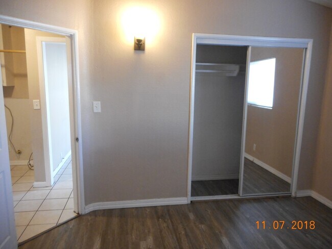 Building Photo - P54500