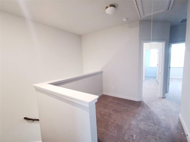 Building Photo - 605 W South St