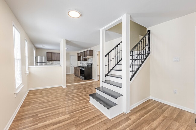 Building Photo - 420 N Lockwood Ave