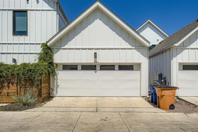 Building Photo - 2513 Philomena St