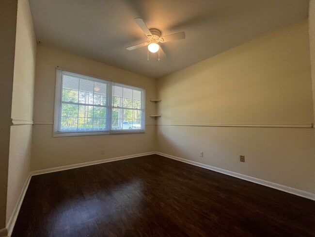 Building Photo - 109 Pound Dr