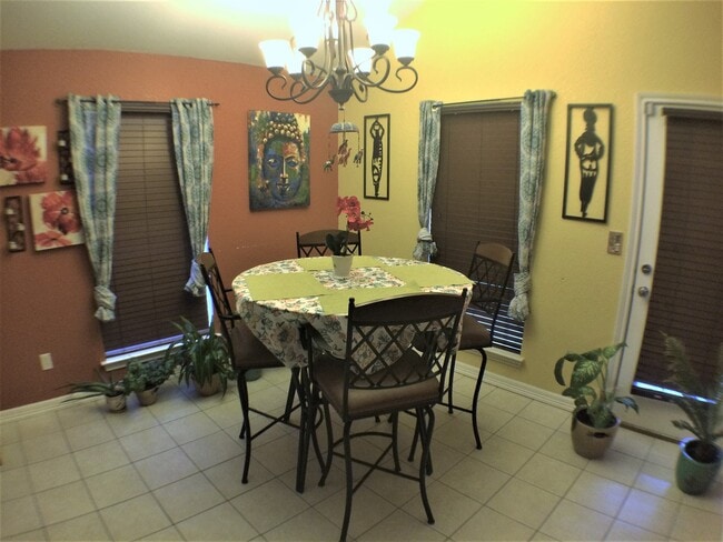 Building Photo - Inviting 3 Bed 2 Bath Home!