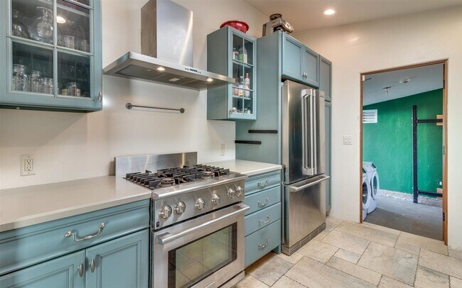 Building Photo - 352 Bonito Ave
