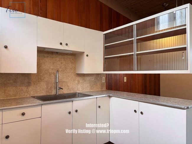 Building Photo - 1889 Hilyard St