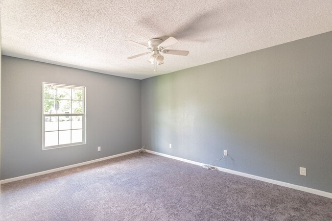 Building Photo - 5407 Thrush Dr