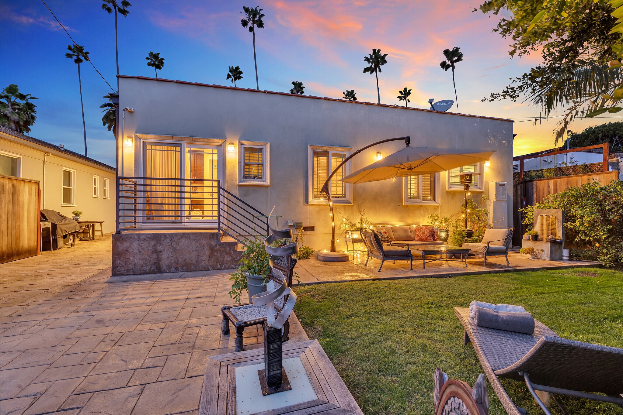 Building Photo - 326 N Doheny Dr