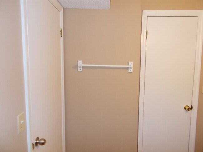 Building Photo - 1103 Greentree Ct