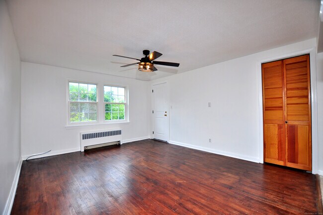 Building Photo - 1012 Trout Brook Dr