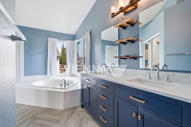 Building Photo - 2212 Thurton Dr