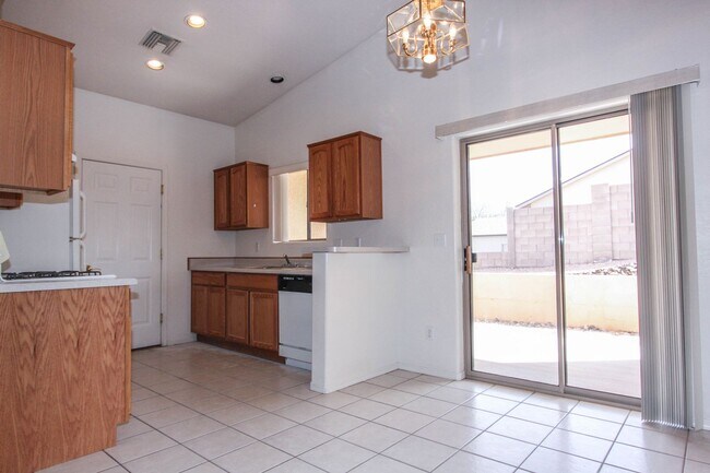 Building Photo - 9611 E Magma Dr