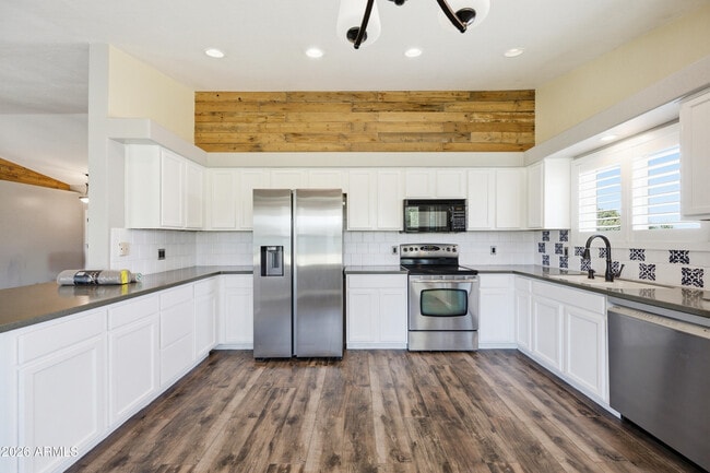 Building Photo - 18333 E Sunnydale Dr