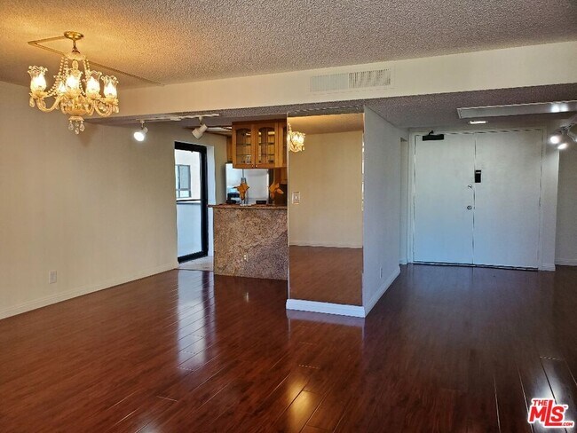 Building Photo - 10535 Wilshire Blvd