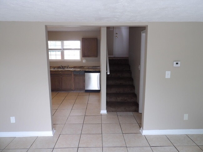 Building Photo - 468 Schenkel Ln