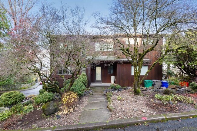 Building Photo - 302 NW Albemarle Terrace