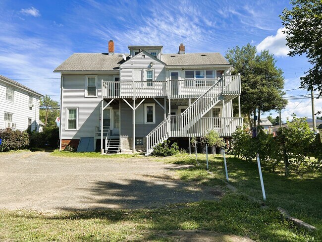 Building Photo - 377 S Main St