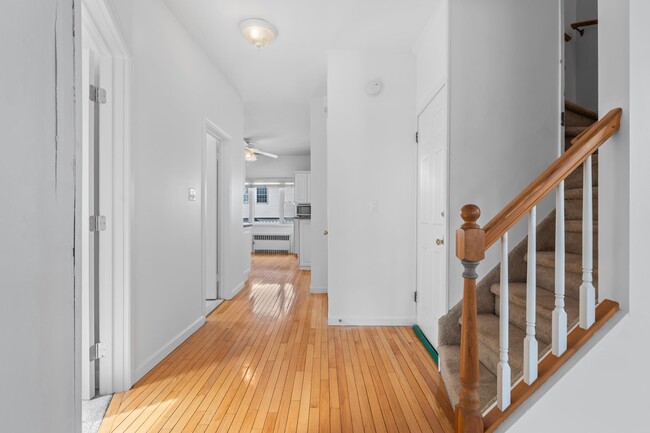 Building Photo - 31 E 40th St