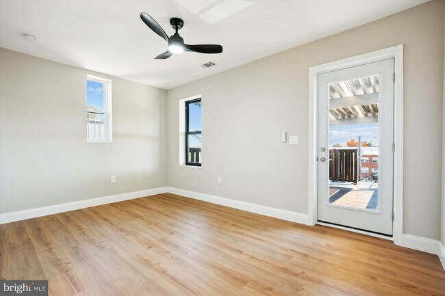 Building Photo - 329 15th St NE