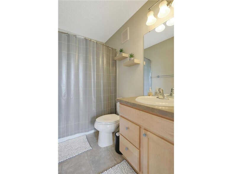 Building Photo - 15225 Fanning Dr N