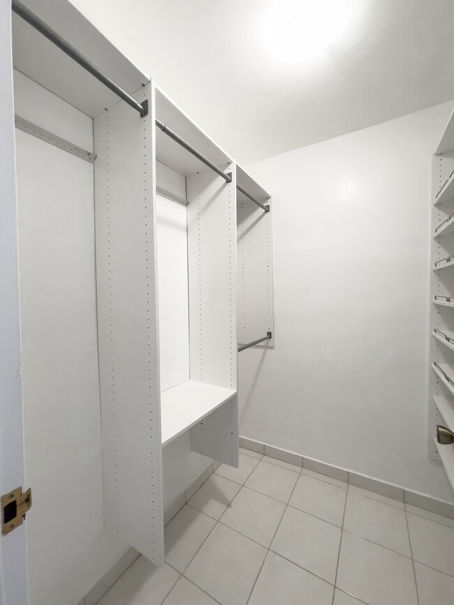 Building Photo - 3430 Galt Ocean Dr