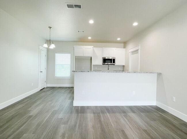 Building Photo - Cozy 3 bed, 2 bath close to City Center