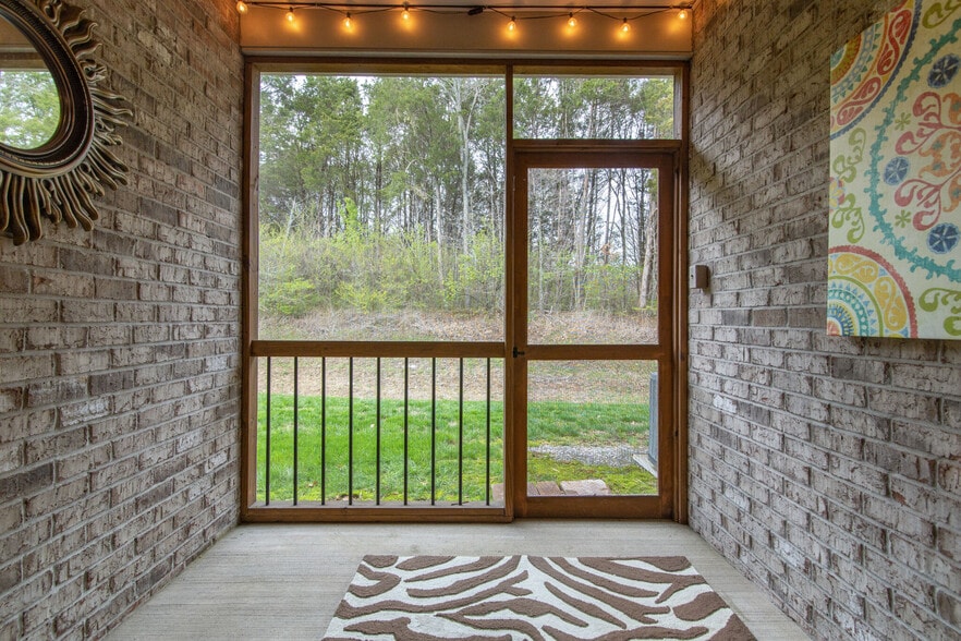 Building Photo - 7802 Kemberton Dr W