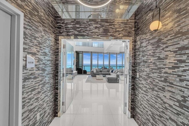 Building Photo - 17121 Collins Ave