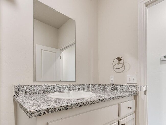 Building Photo - 3703 N Divis Ave