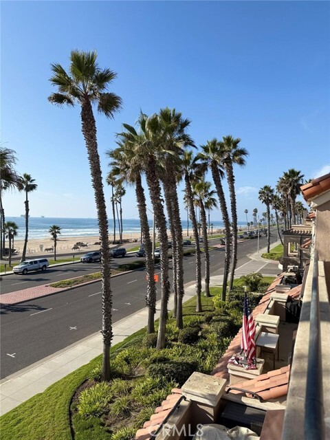 Building Photo - 1900 Pacific Coast Hwy