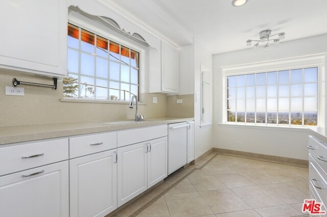 Building Photo - 2675 Glendower Ave
