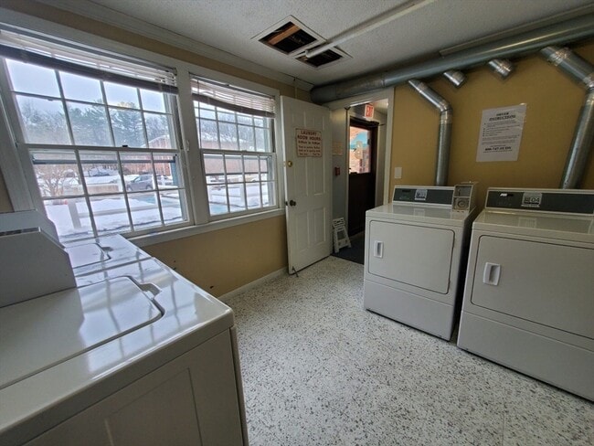 Building Photo - 160 Tyngsboro Rd