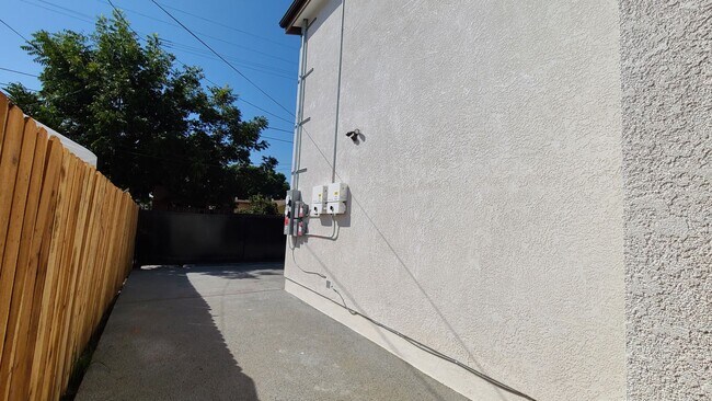 Building Photo - 76(812)
